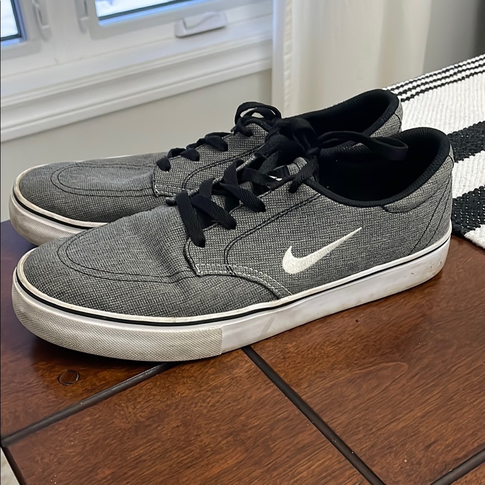 Nike Gray Sneakers with Black Accents